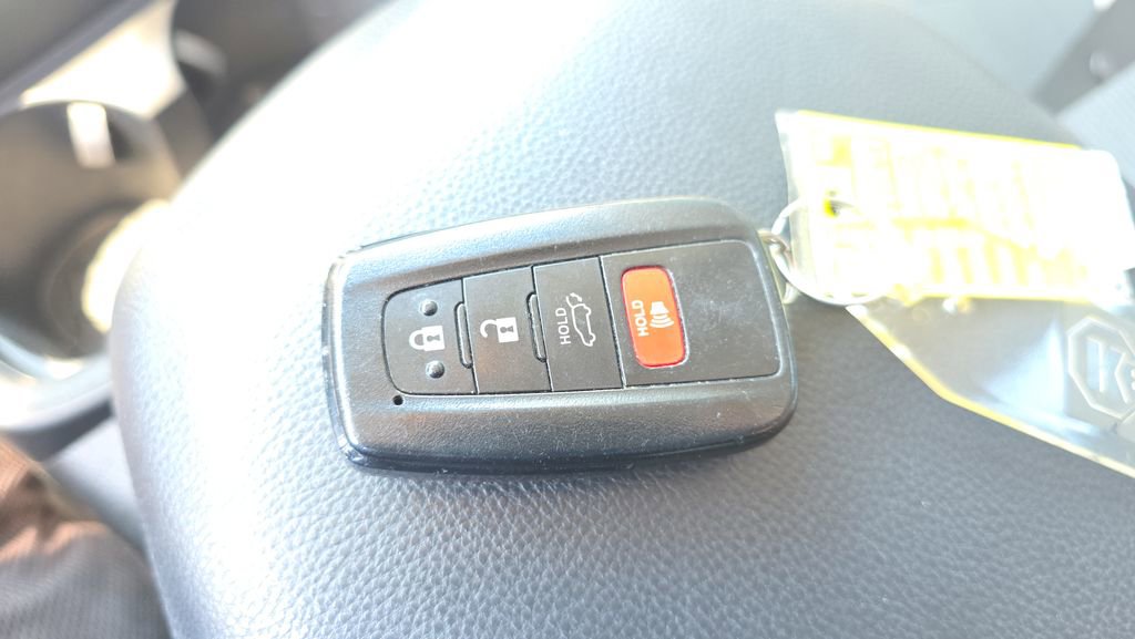 Used 2019 Toyota RAV4 XLE w/ Convenience Package image 27