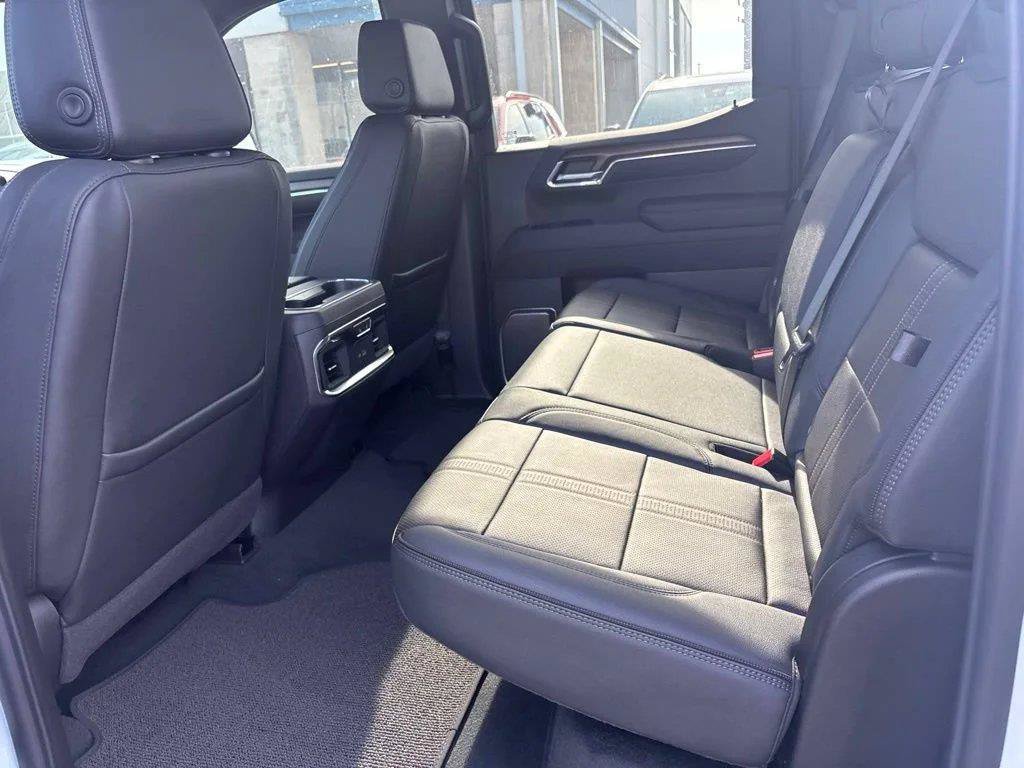 New 2026 Chevrolet Silverado 1500 High Country AWD/4WD image 18