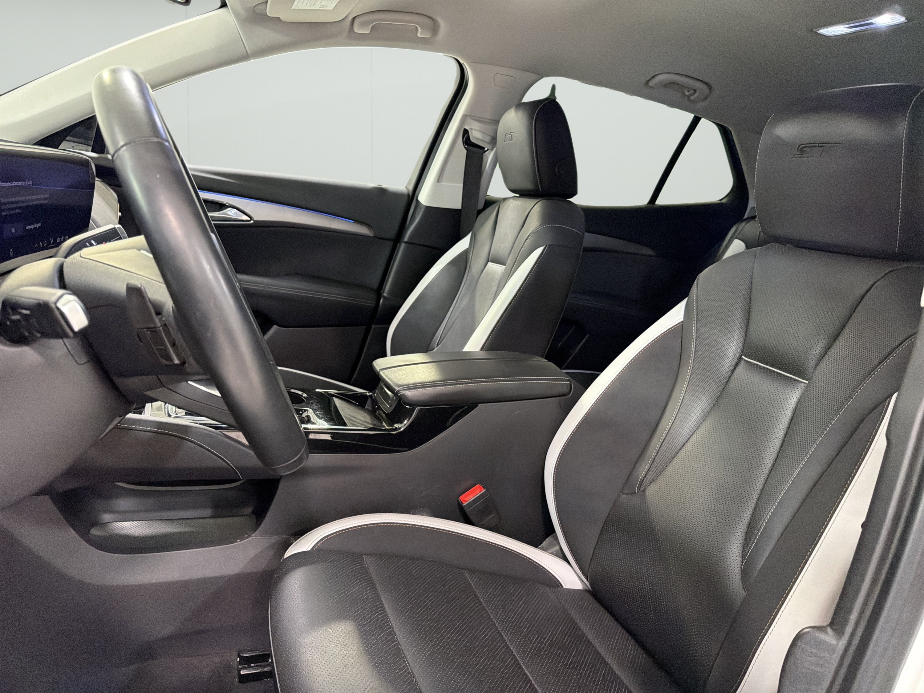 Used 2025 Buick Envision Sport Touring AWD/4WD image 9