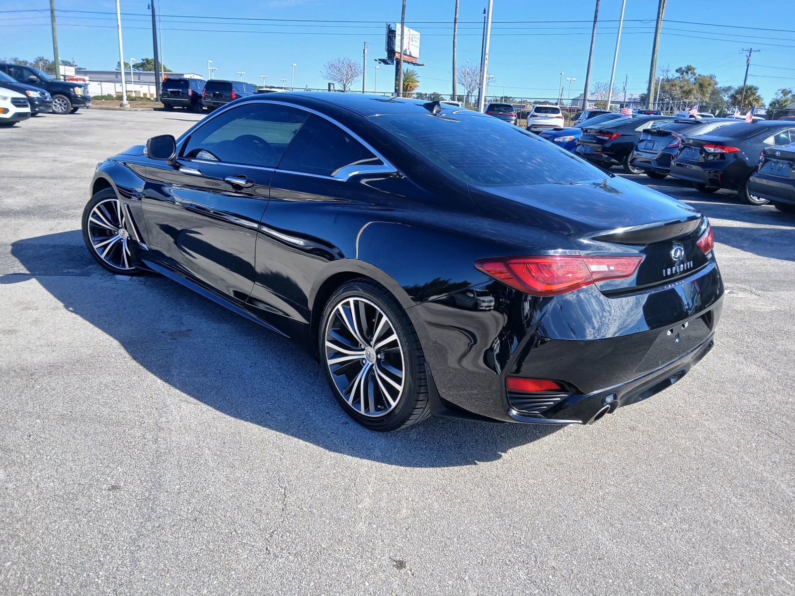 Used 2017 INFINITI Q60 2.0t image 5