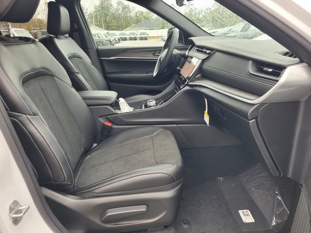 New 2026 Jeep Grand Cherokee Altitude RWD image 14