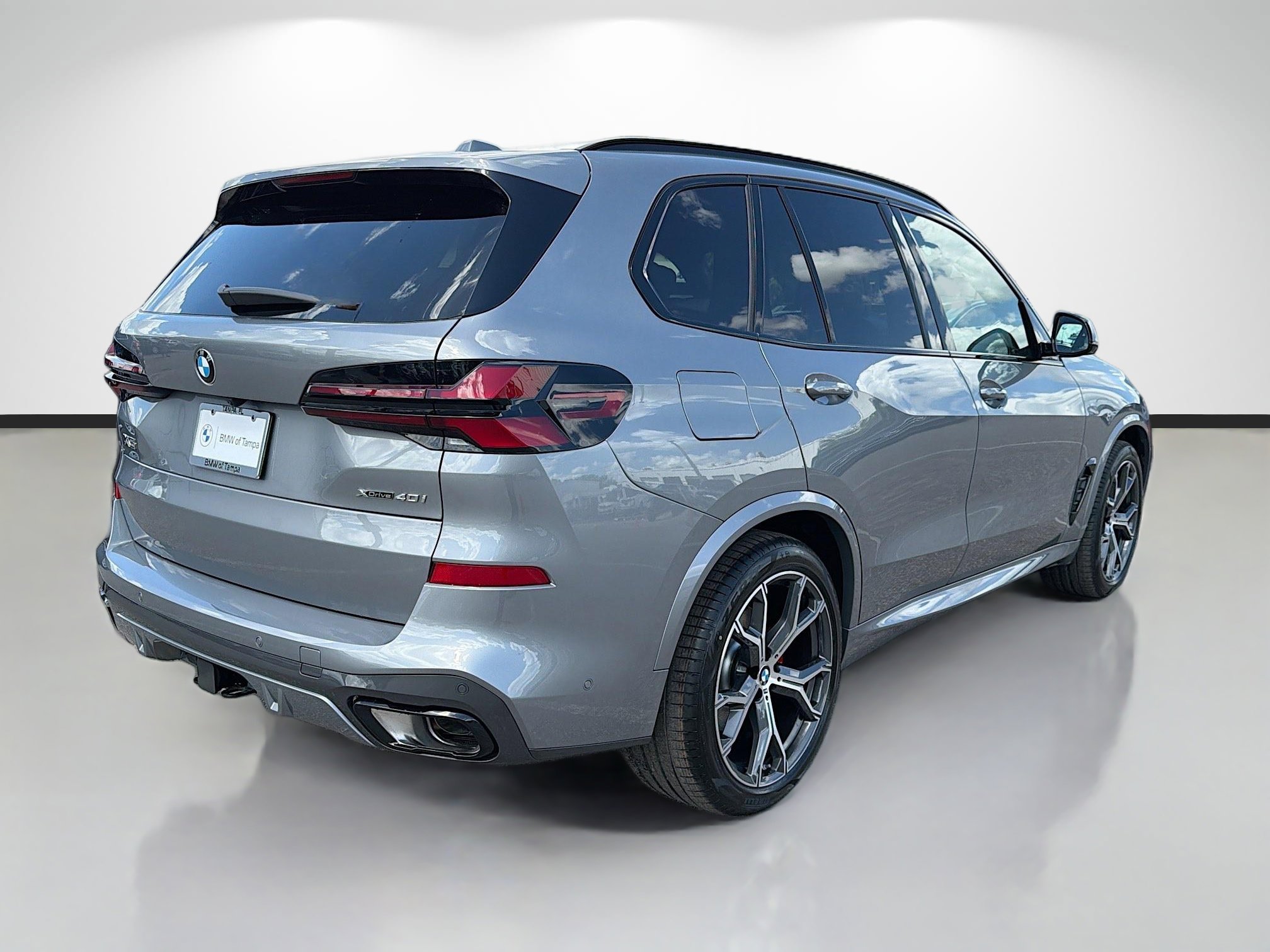 New 2026 BMW X5 xDrive40i w/ Executive Package image 3