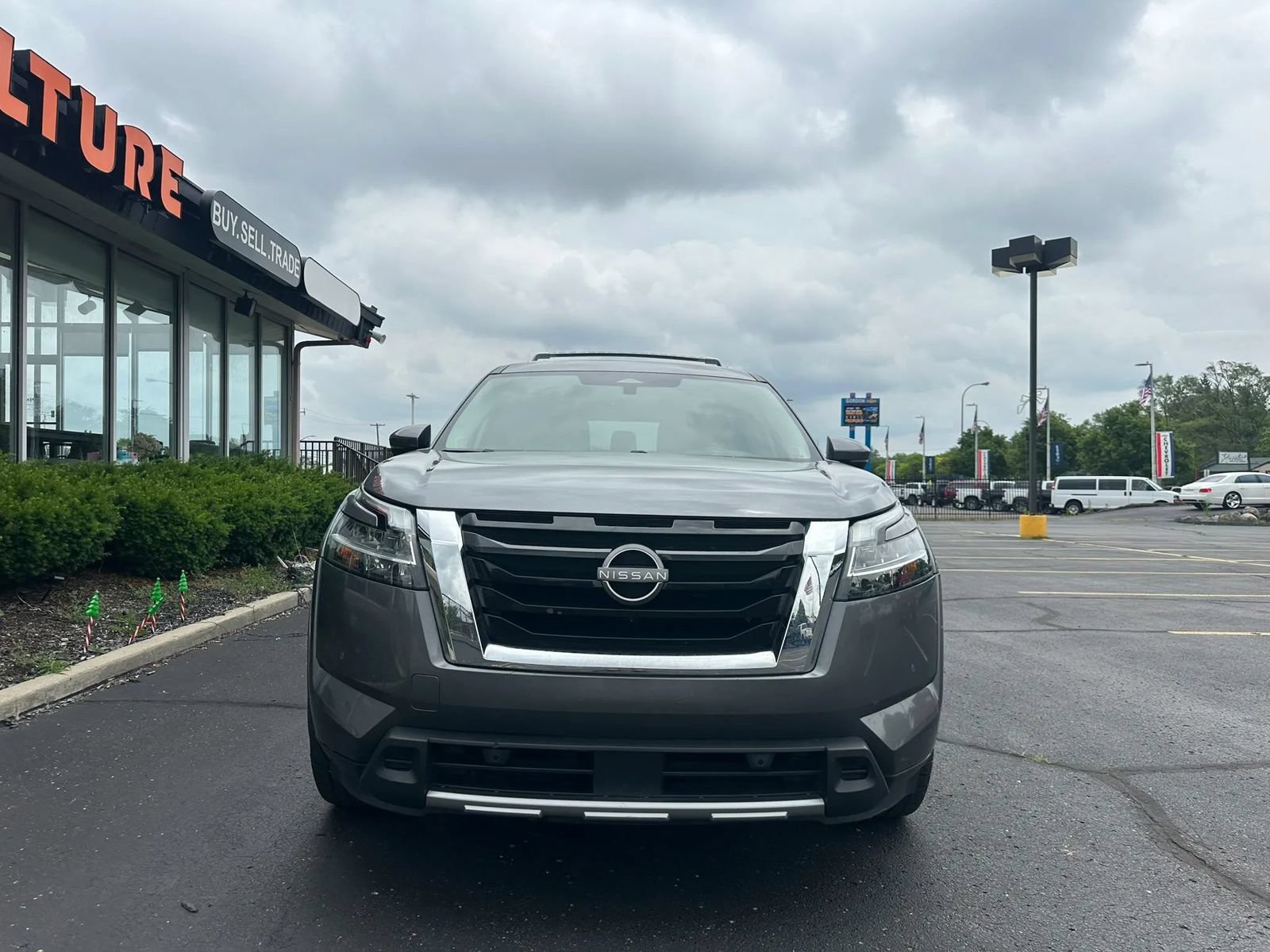 Used 2023 Nissan Pathfinder SL w/ SL Premium Package AWD/4WD image 2