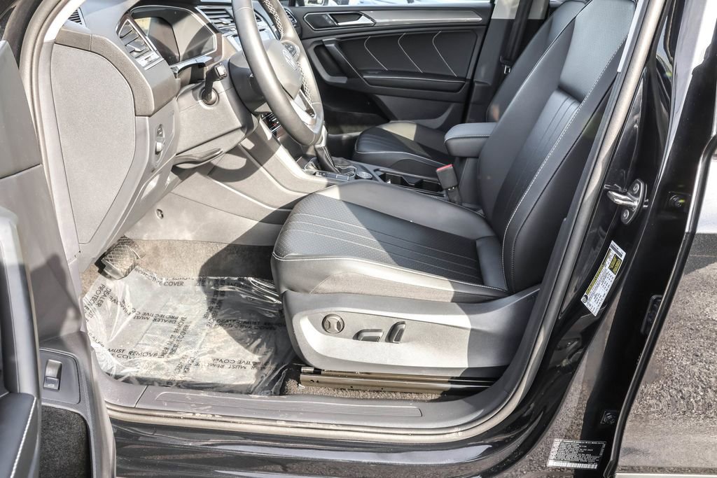 Used 2024 Volkswagen Tiguan SE image 17