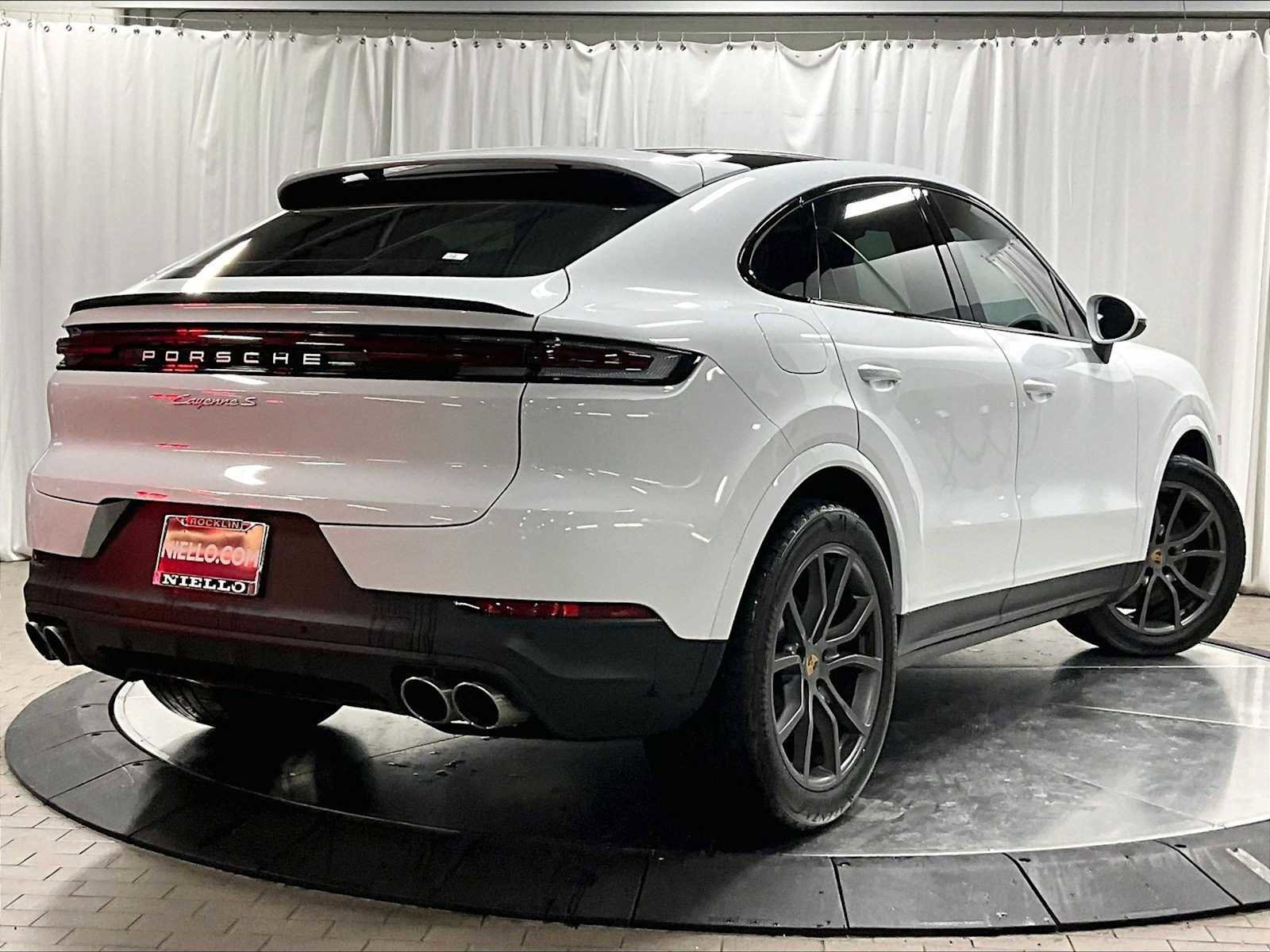 Used 2024 Porsche Cayenne S image 10