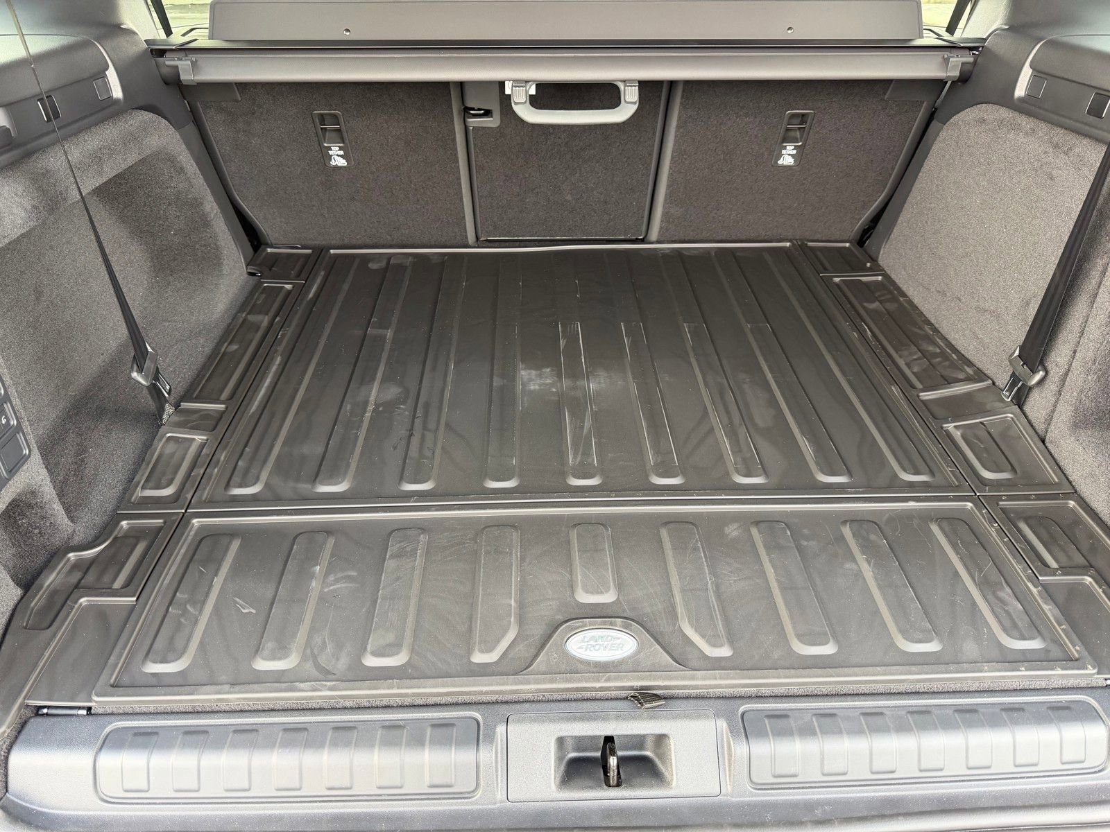 New 2026 Land Rover Discovery Dynamic SE image 29