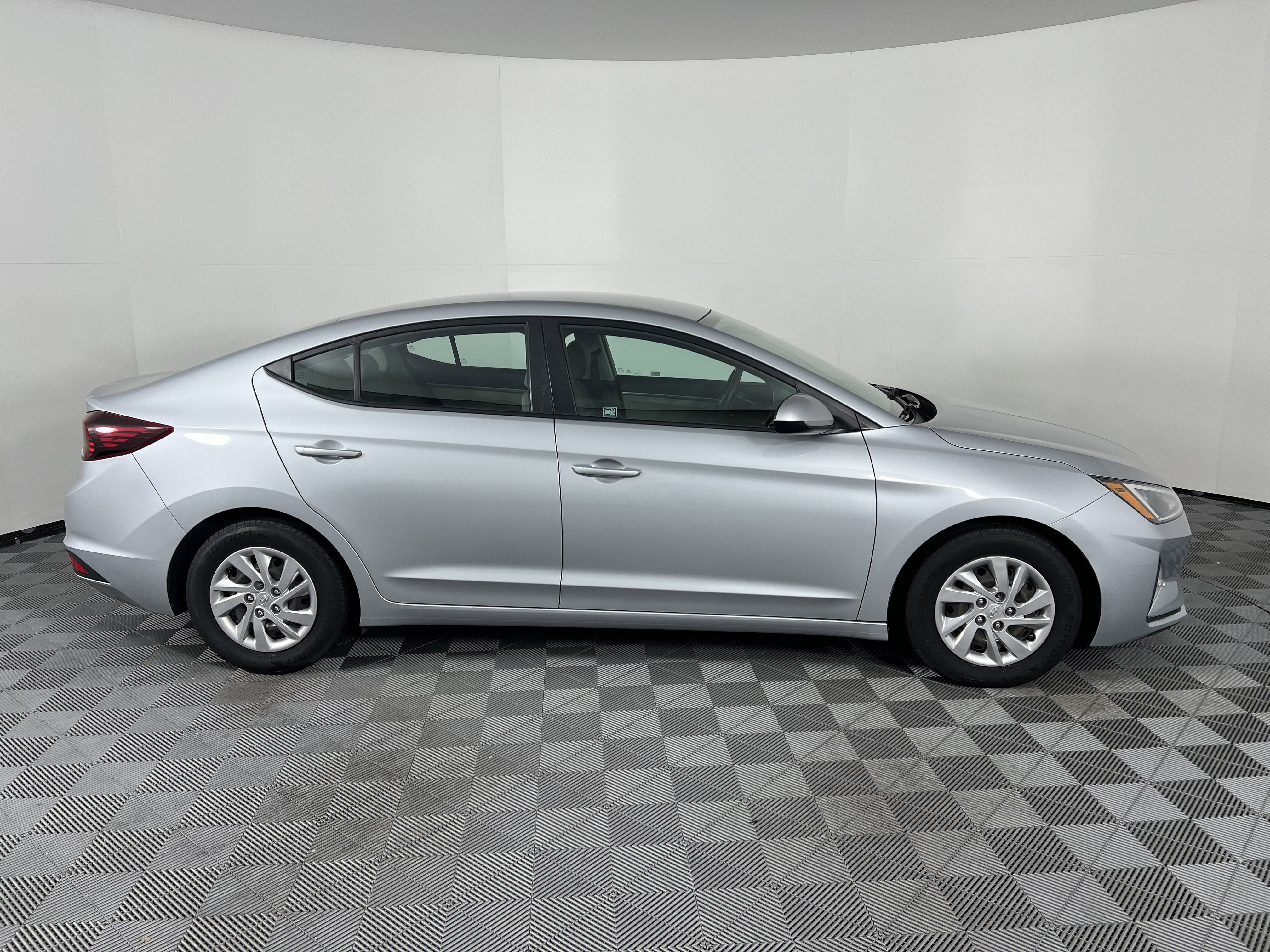 Used 2020 Hyundai Elantra SE FWD image 14