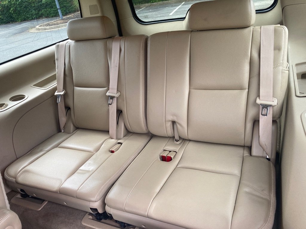 Used 2011 Chevrolet Suburban LTZ RWD image 13