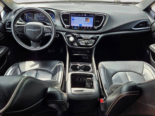 Used 2021 Chrysler Pacifica Limited w/ Uconnect Theater Family Group FWD image 22