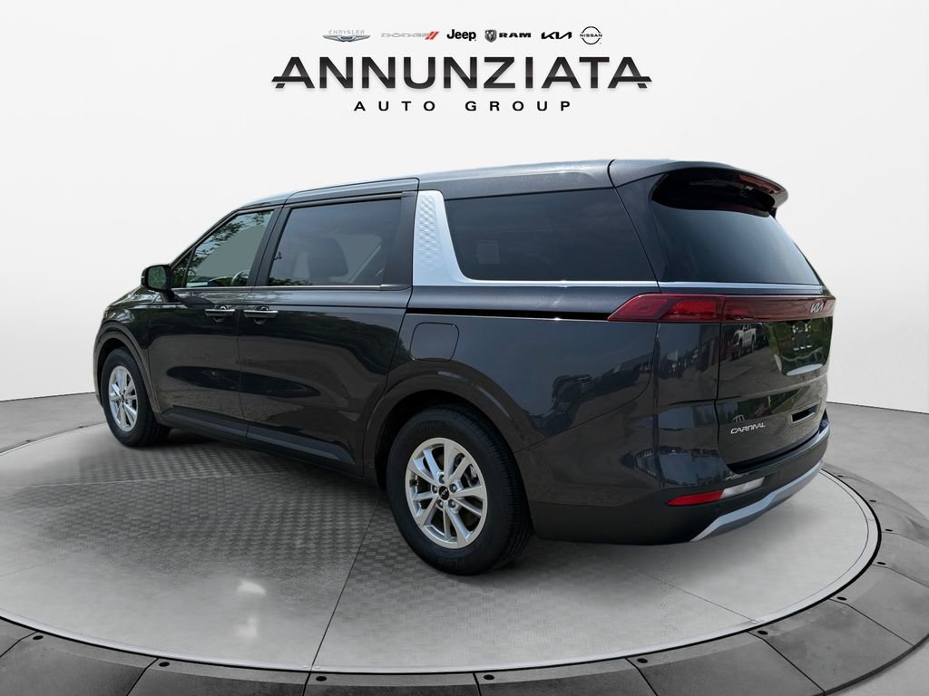 Used 2024 Kia Carnival LX image 3