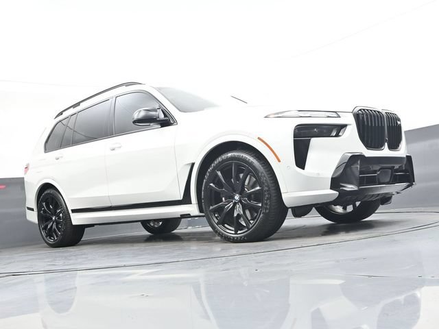 Used 2025 BMW X7 M60i AWD/4WD image 41