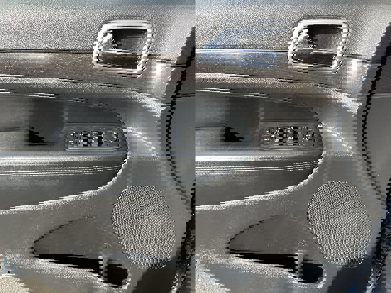 Used 2017 Jeep Grand Cherokee Altitude image 31