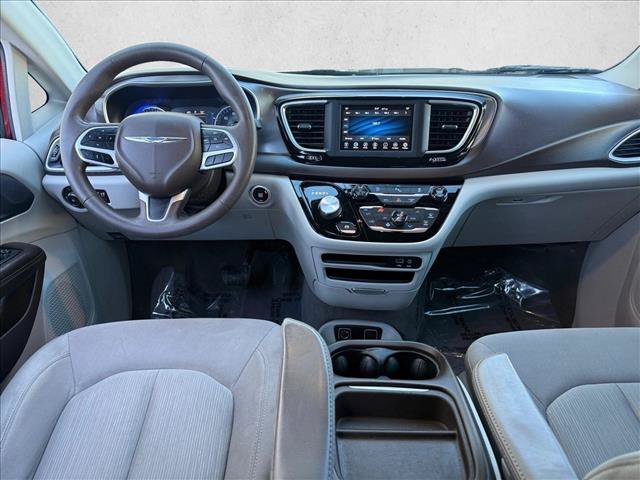 Used 2018 Chrysler Pacifica Touring Plus w/ Tire & Wheel Group FWD image 19
