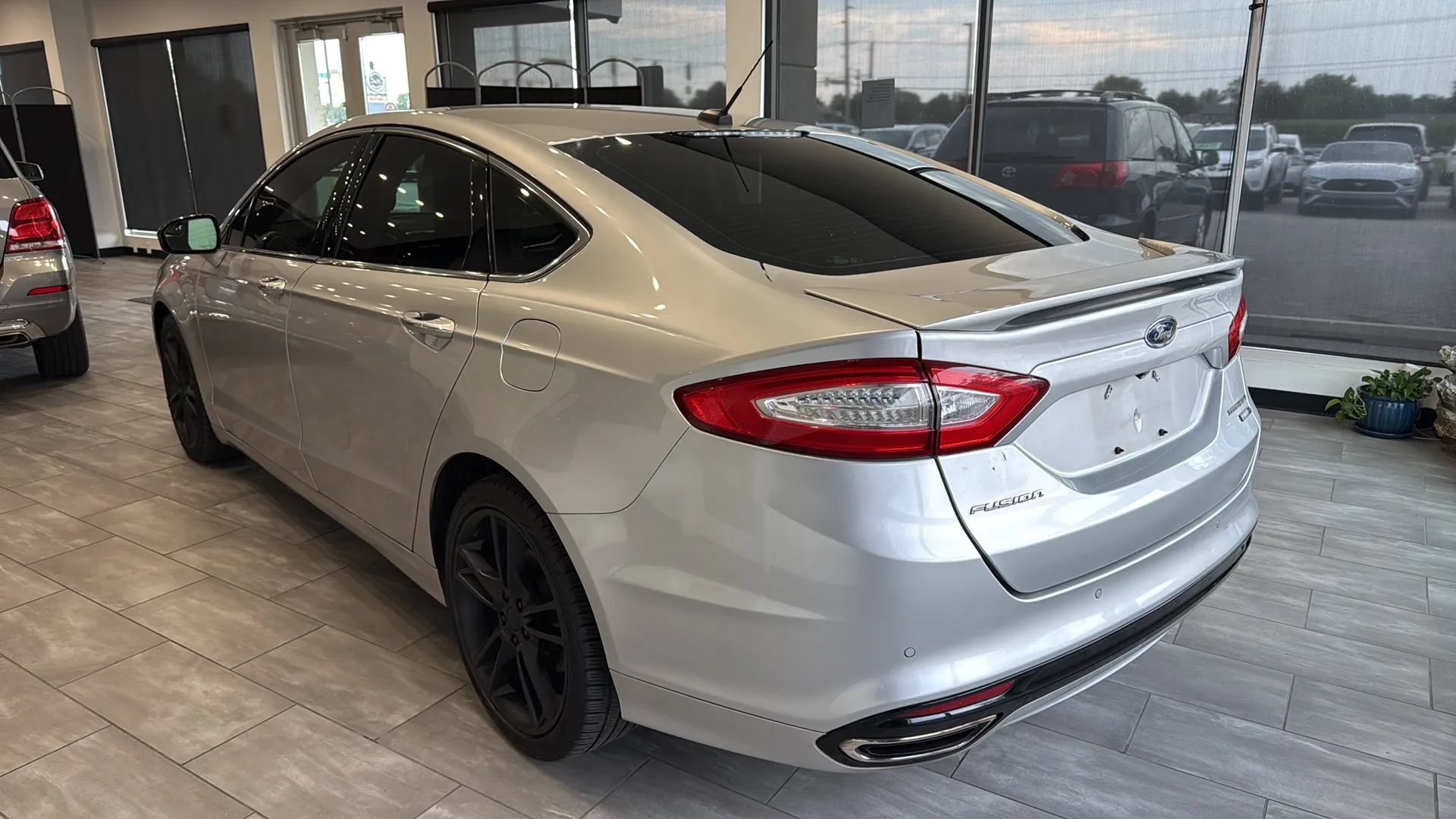 Used 2016 Ford Fusion Titanium AWD/4WD image 4