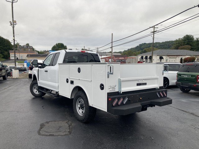 New 2027 Ford F250 XL w/ XL Off-Road 33" Tire Package AWD/4WD image 4