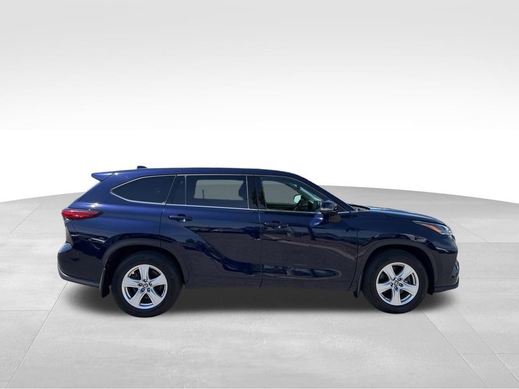 Used 2021 Toyota Highlander L AWD/4WD image 5
