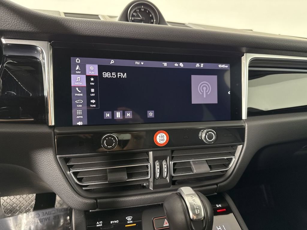 Certified 2025 Porsche Macan image 28