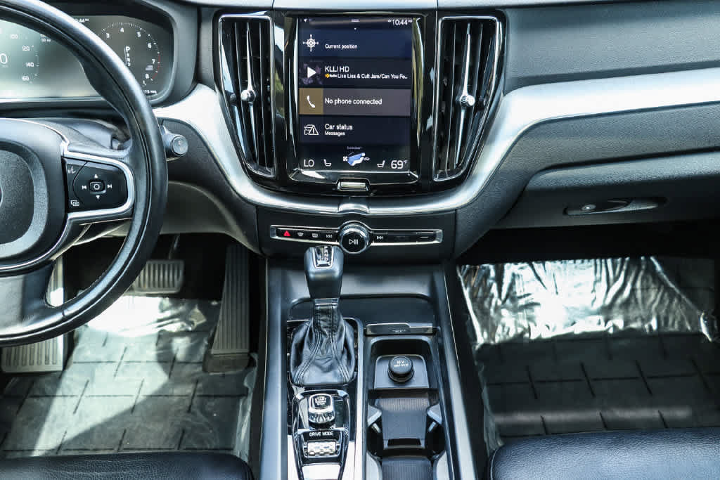 Used 2020 Volvo XC60 T5 Momentum w/ Protection Package Premier AWD/4WD image 14