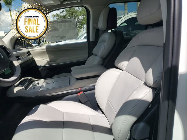 New 2025 Lincoln Navigator Reserve image 16