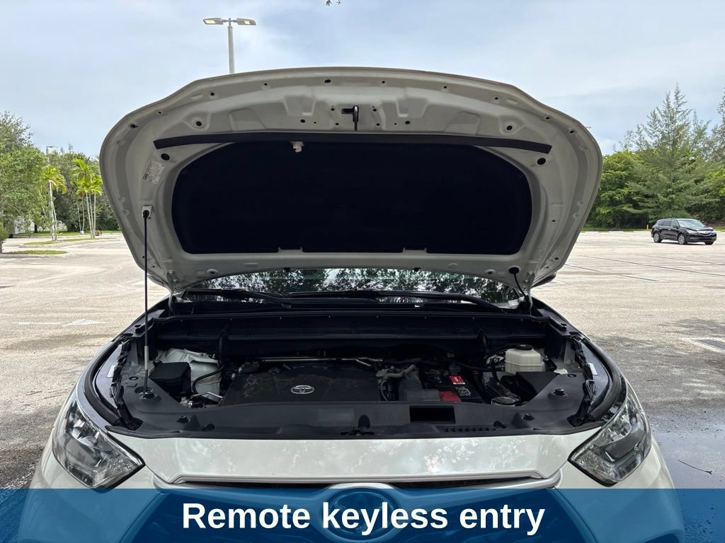 Used 2020 Toyota Highlander XLE FWD image 13