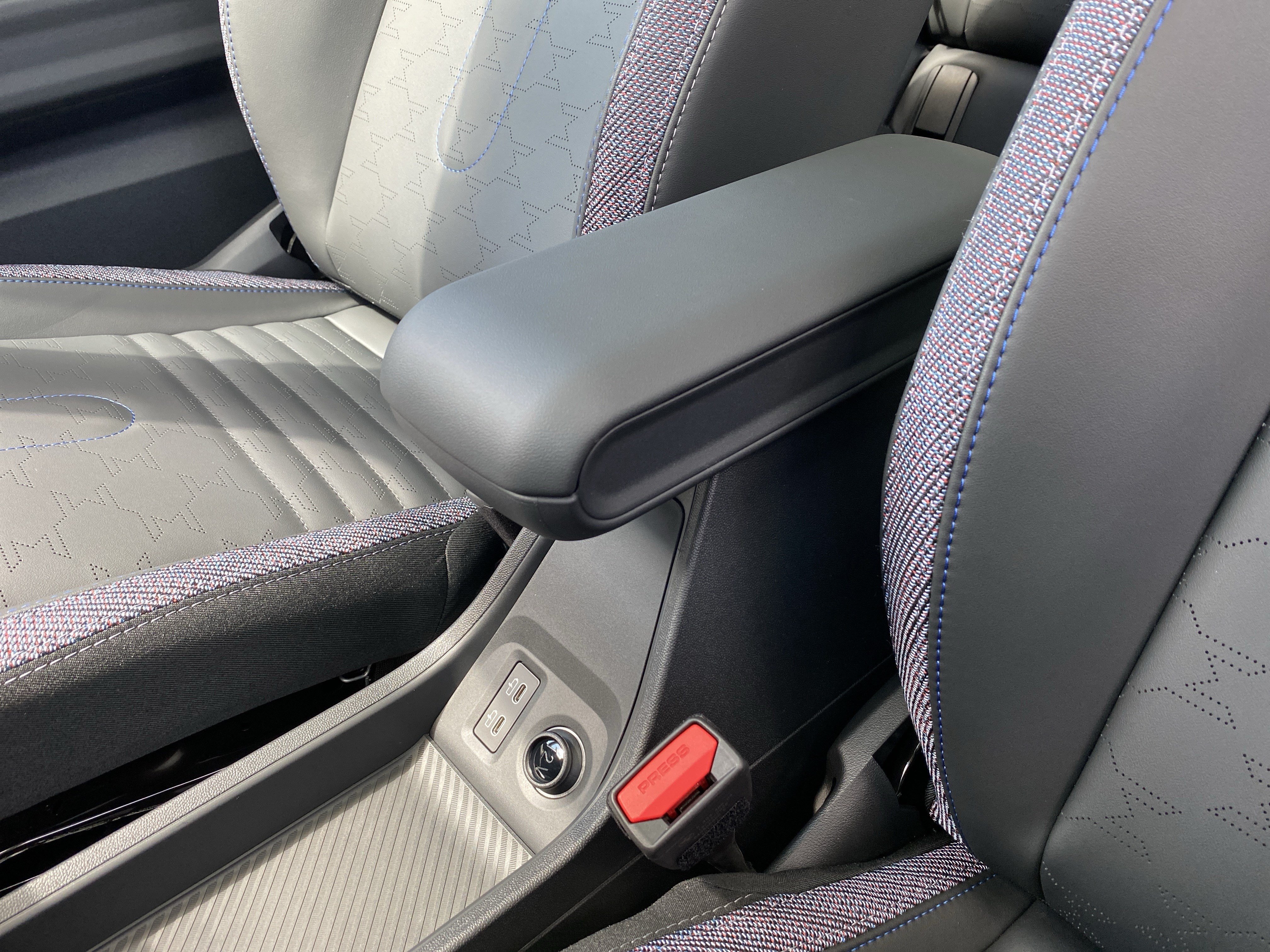 Certified 2026 MINI Cooper 2-Door Hardtop FWD image 33