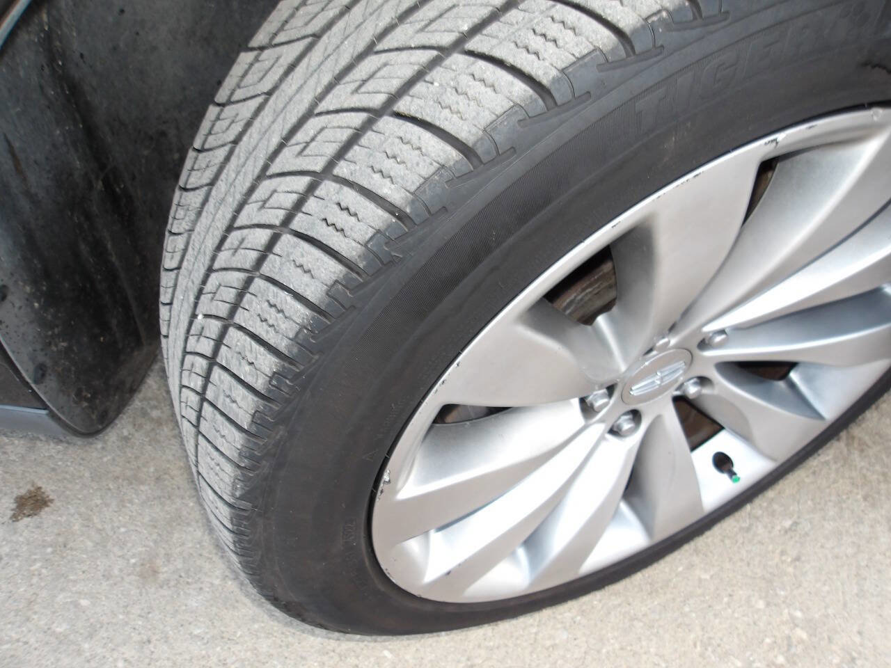 Used 2014 Lincoln MKS image 42