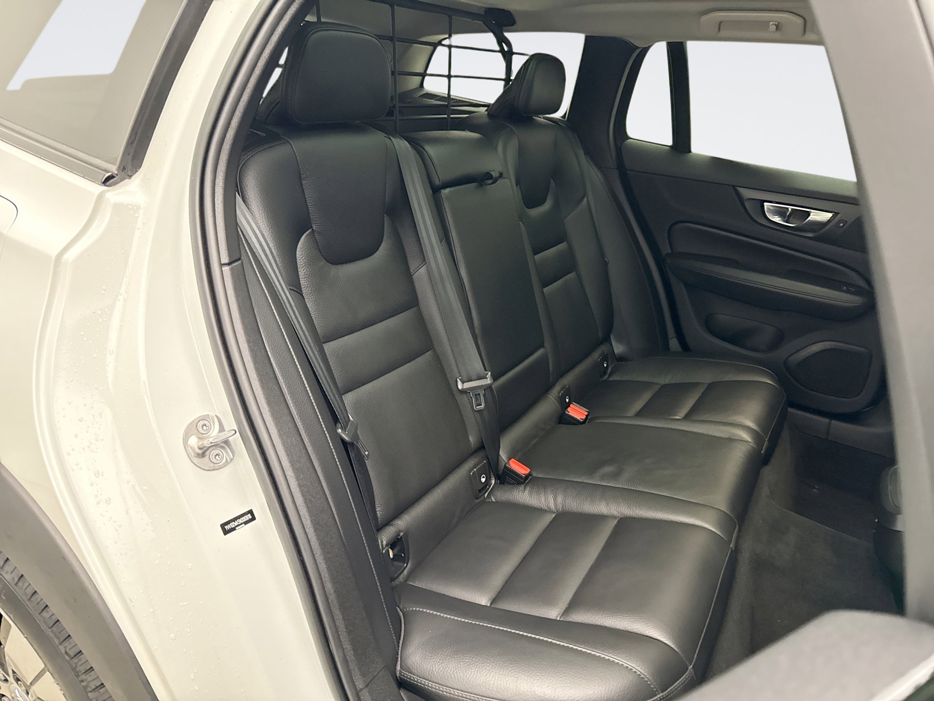 Used 2022 Volvo V60 T5 Cross Country image 17