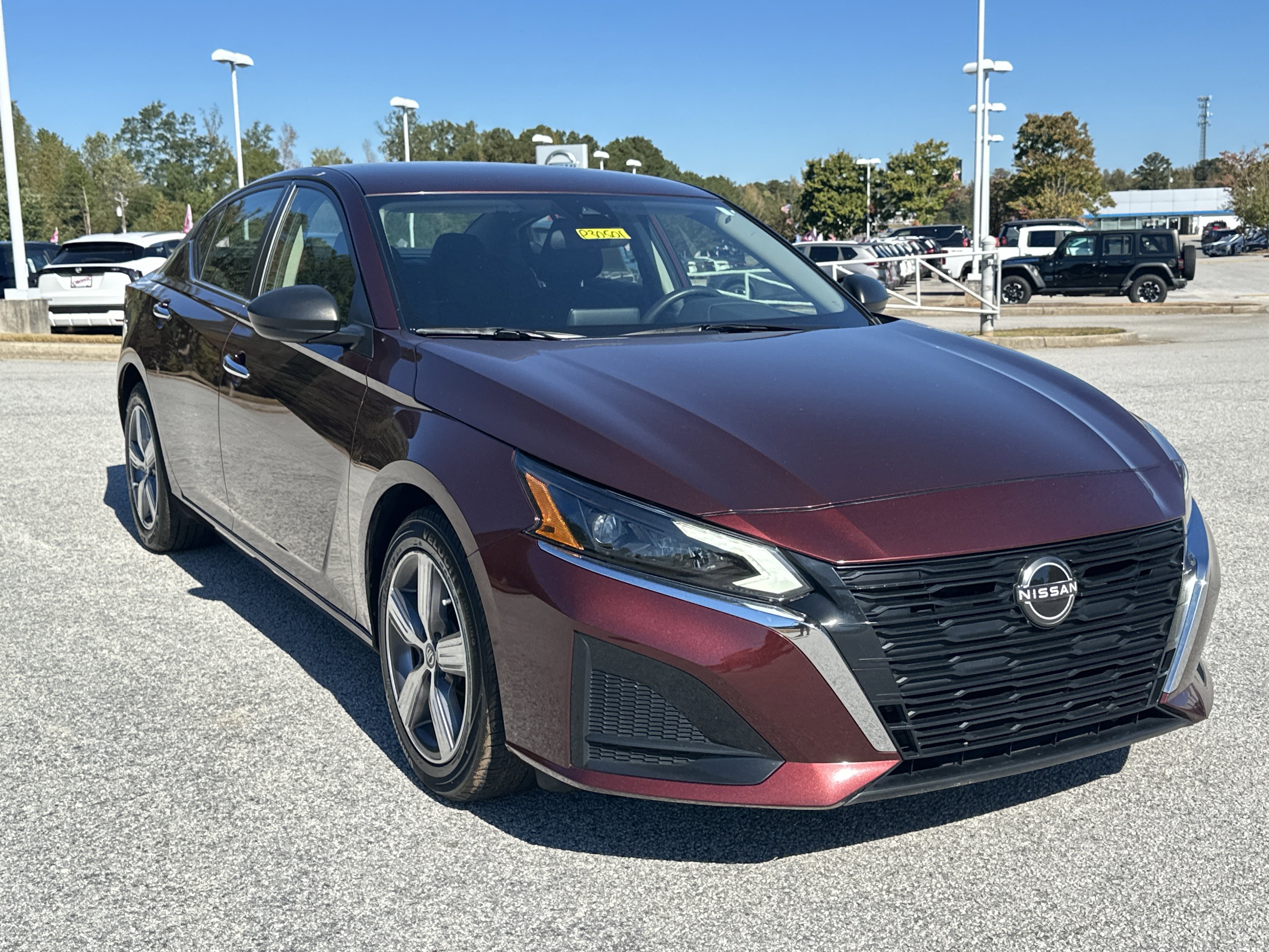 Used 2024 Nissan Altima 2.5 SV image 3