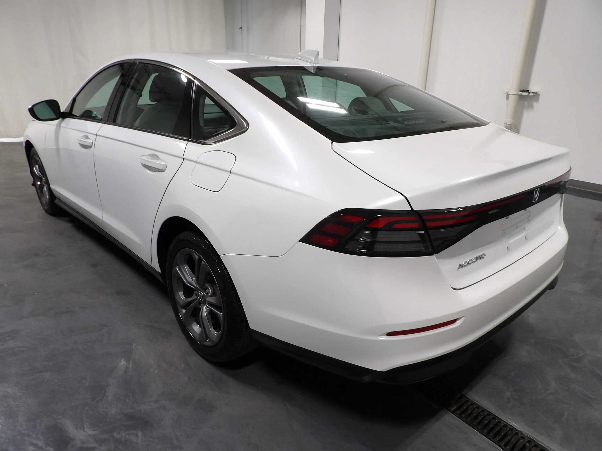 Used 2023 Honda Accord EX image 8