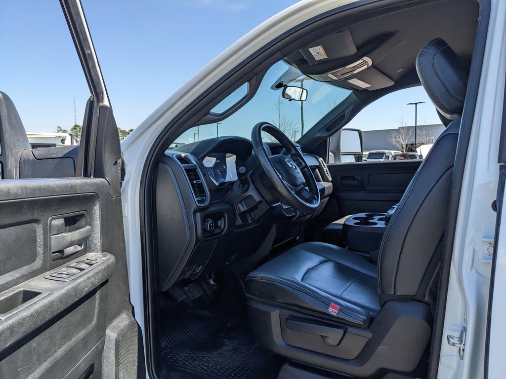 Used 2024 RAM 2500 Tradesman w/ Chrome Appearance Group image 32