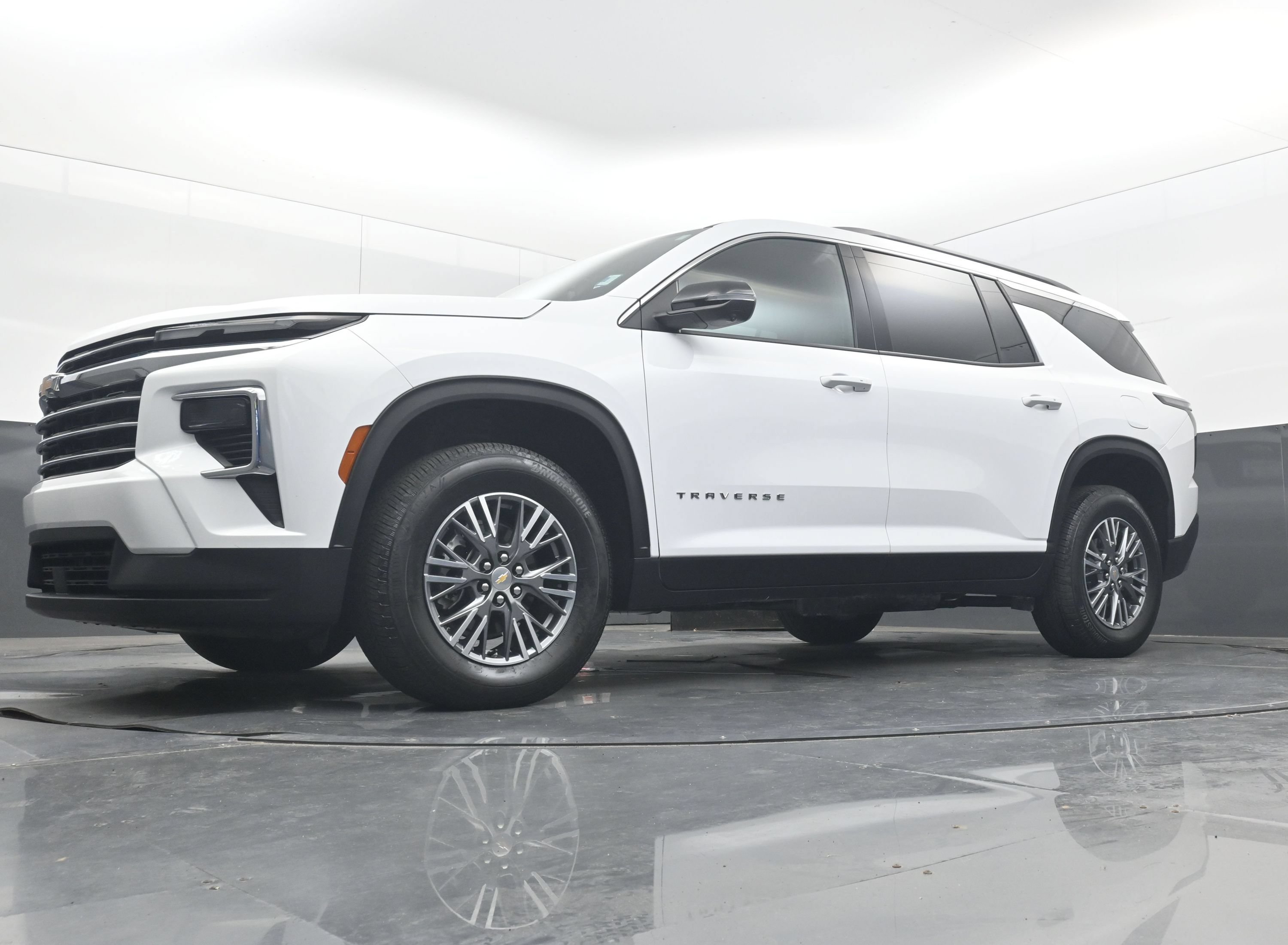 Certified 2026 Chevrolet Traverse LT w/ Driver Confidence Package FWD image 31