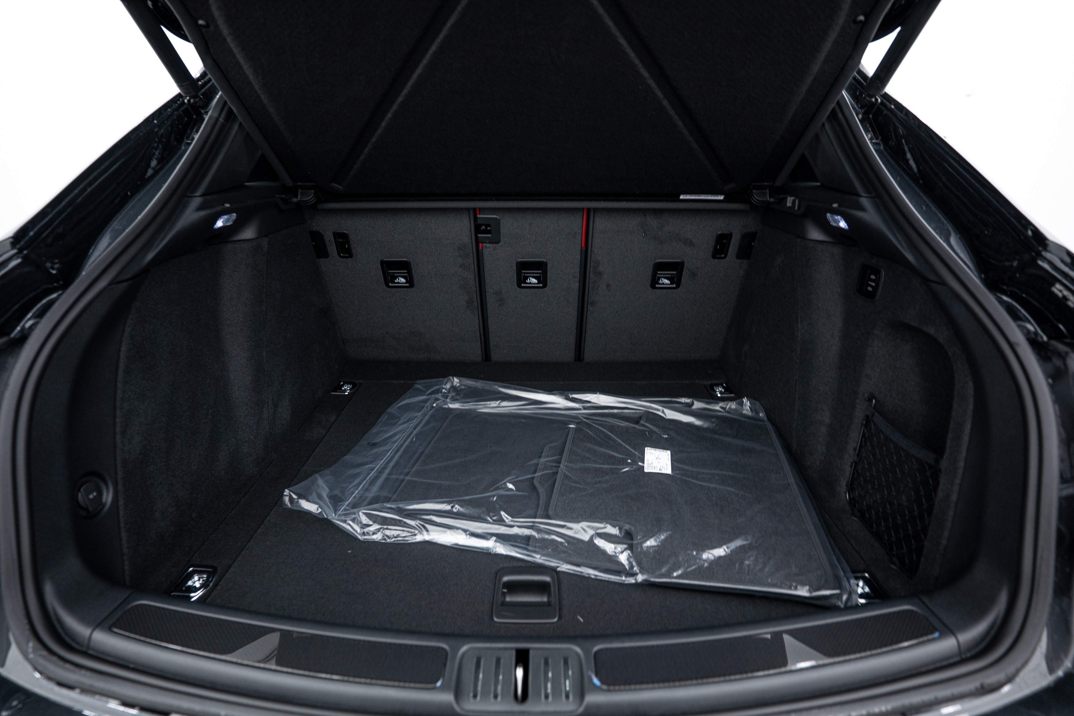 New 2026 Porsche Macan GTS image 25