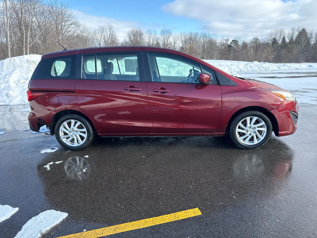 Used 2012 MAZDA MAZDA5 Sport image 4