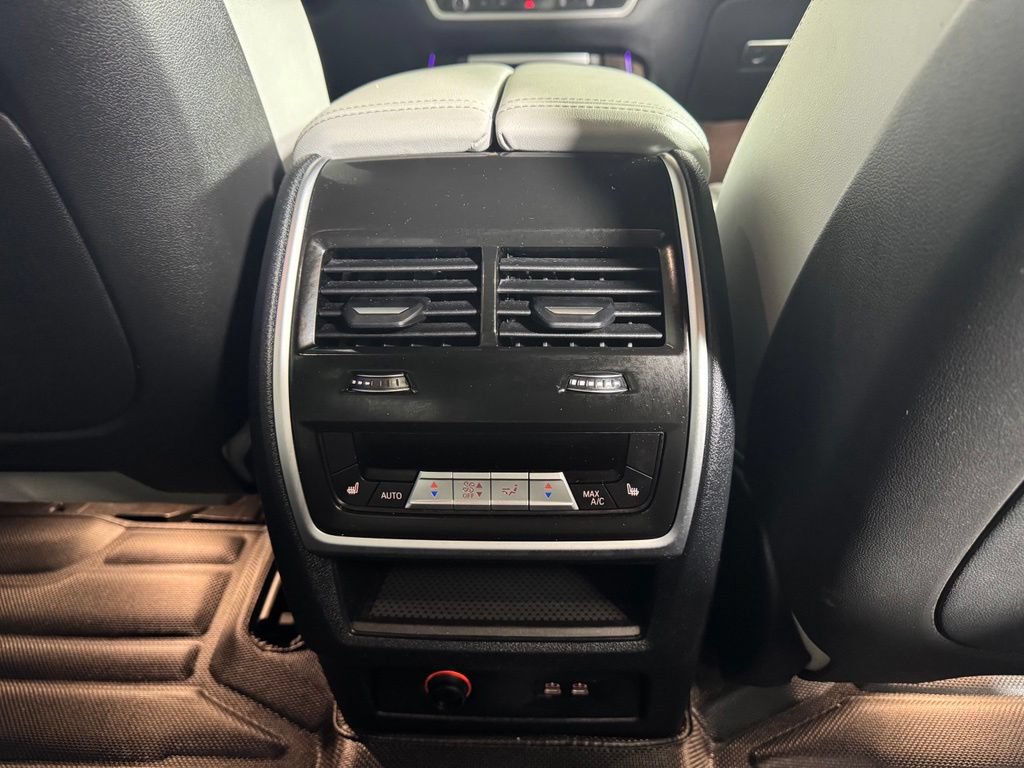 Used 2023 BMW X7 xDrive40i w/ Premium Package AWD/4WD image 14