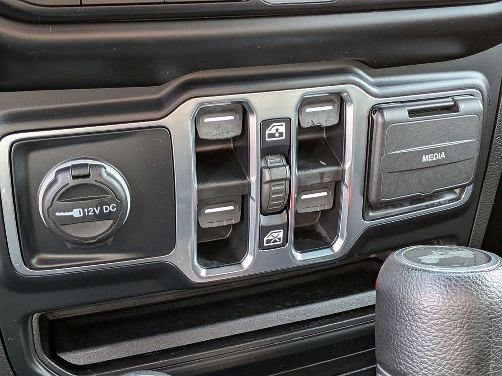 Used 2021 Jeep Wrangler Unlimited Sport image 23