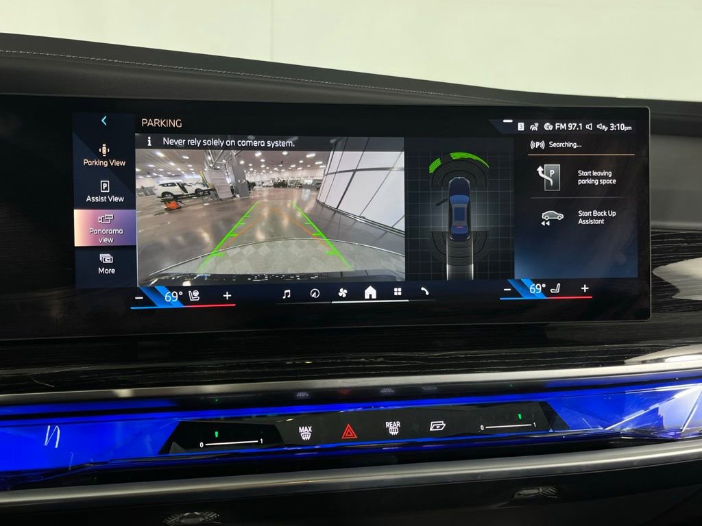 Used 2025 BMW 740i image 21