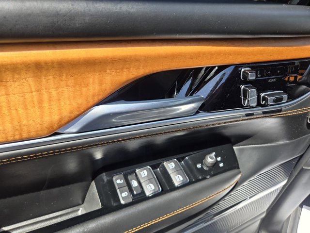 Used 2022 Jeep Grand Wagoneer Series III w/ Rear Seat Video Group 1 AWD/4WD image 32