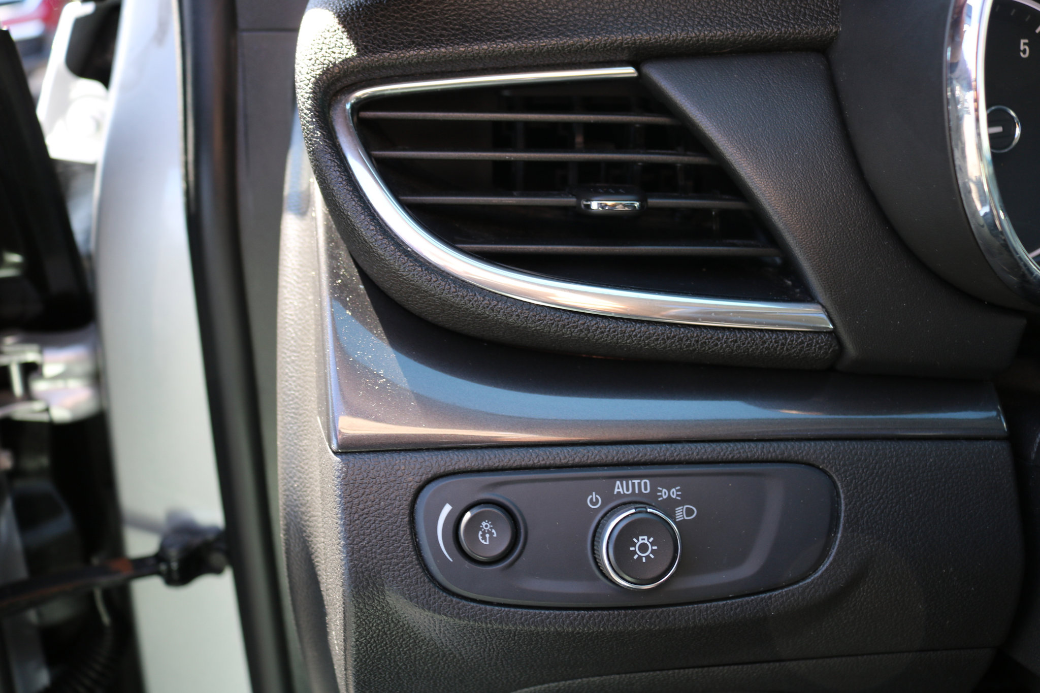 Used 2019 Buick Encore Preferred image 17