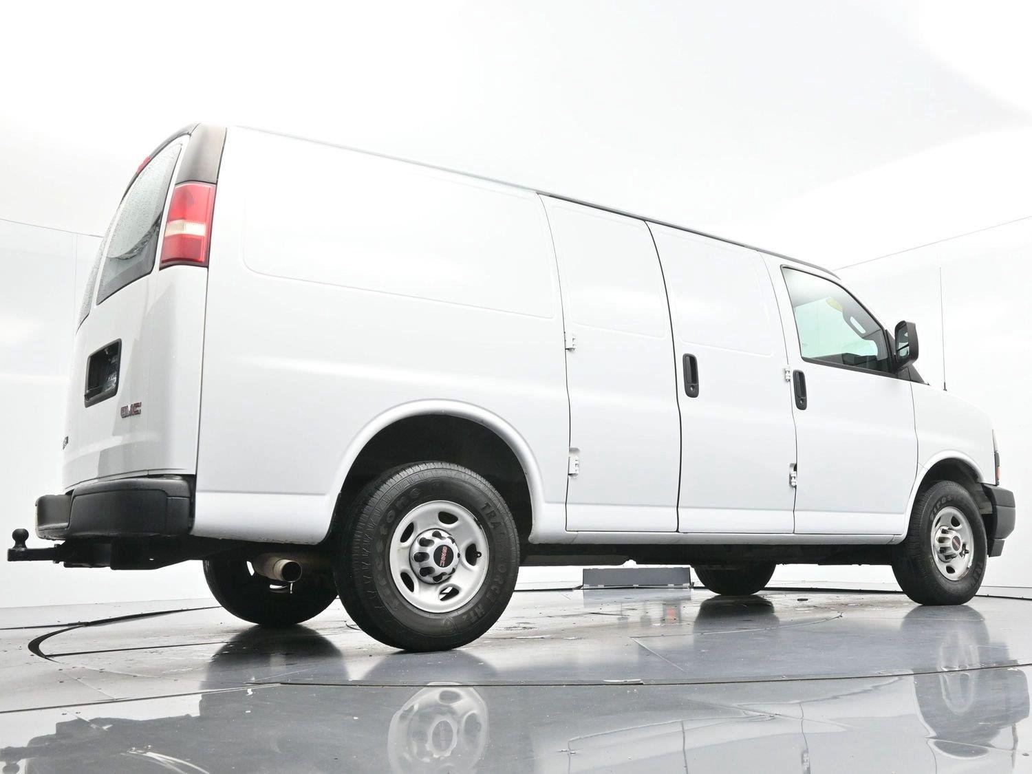 Used 2018 GMC Savana 2500 w/ Enhanced Convenience Package RWD image 44