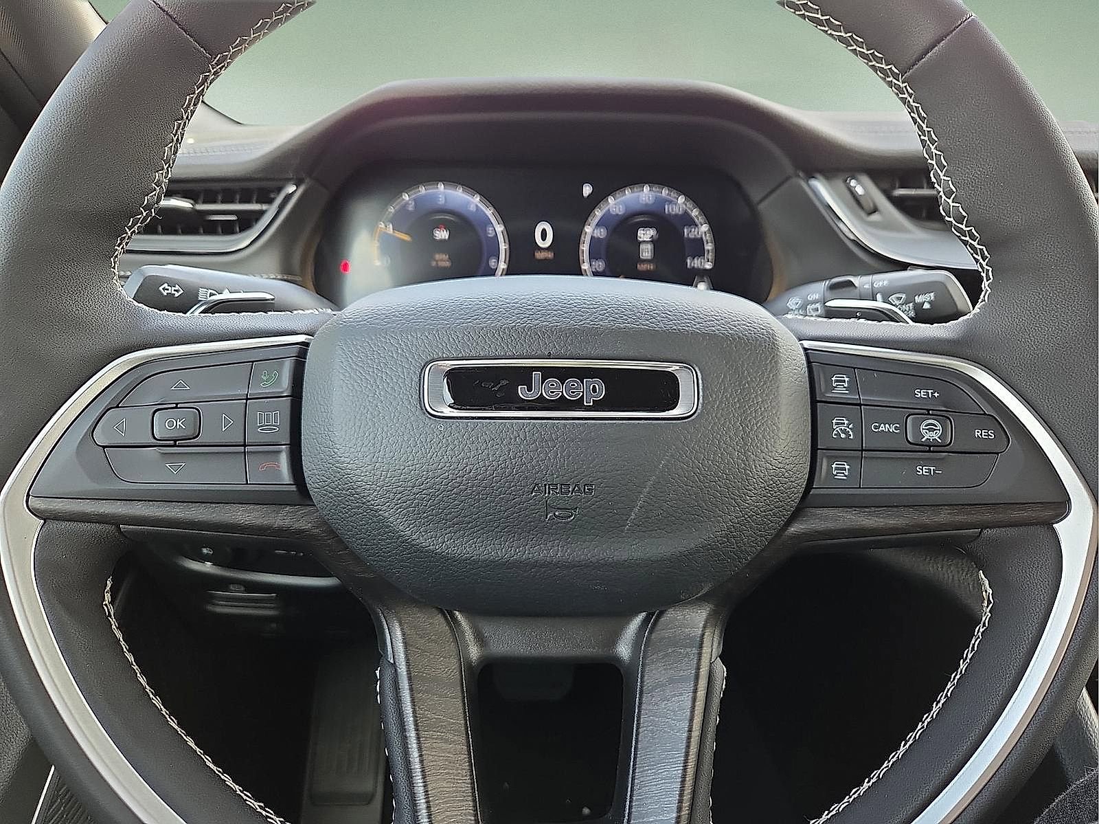 New 2026 Jeep Grand Cherokee Limited w/ Luxury Tech Group II image 24