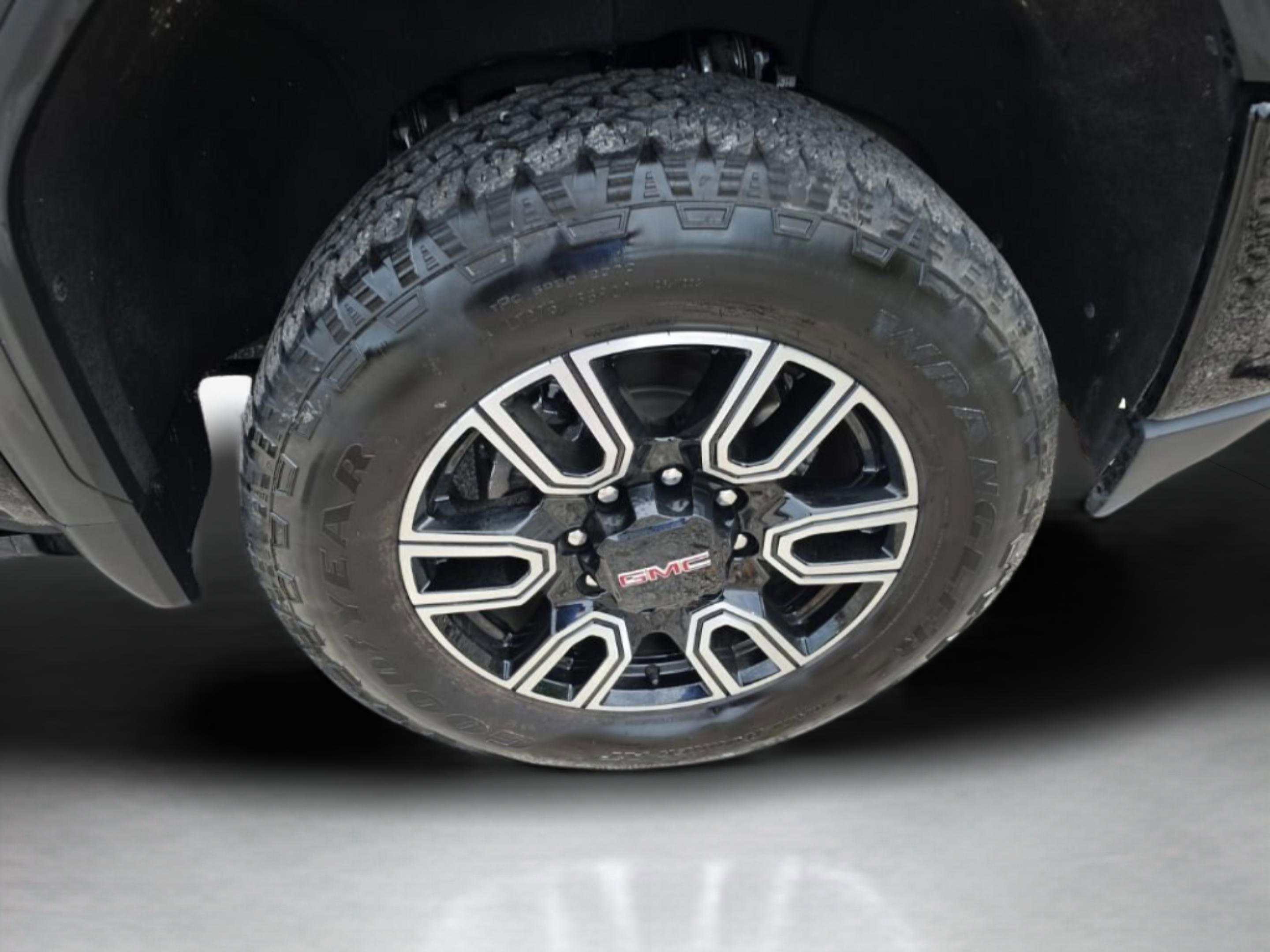 Used 2023 GMC Sierra 2500 AT4 w/ AT4 Premium Plus Package image 35