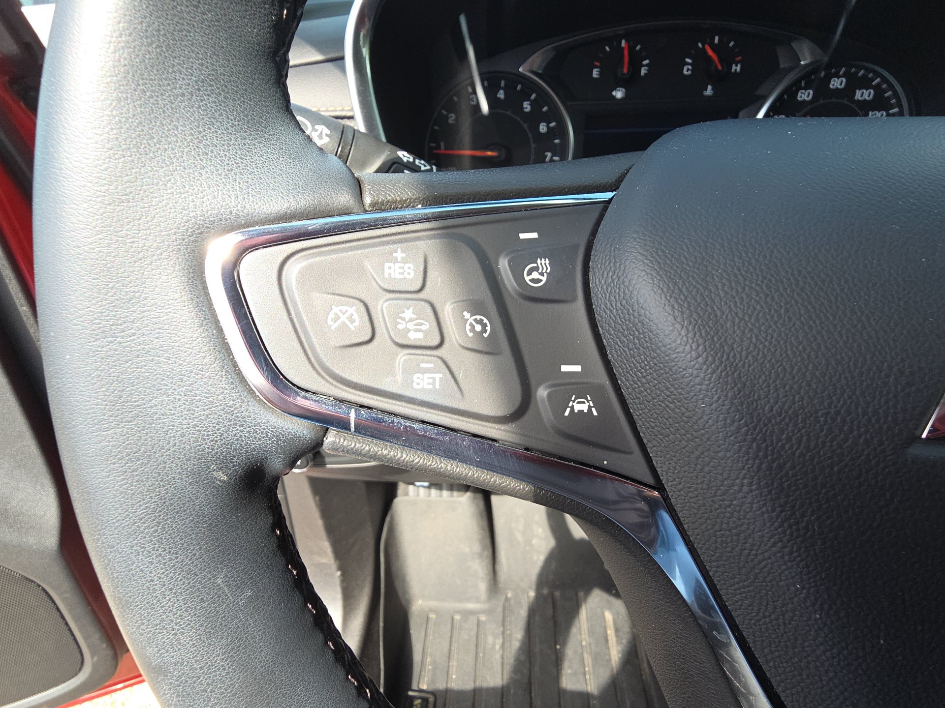 Used 2024 Chevrolet Equinox Premier FWD image 18