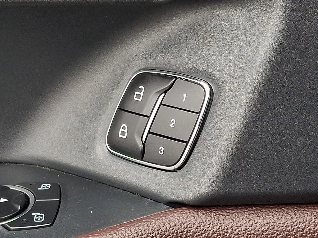 Used 2024 Ford Expedition Limited image 29