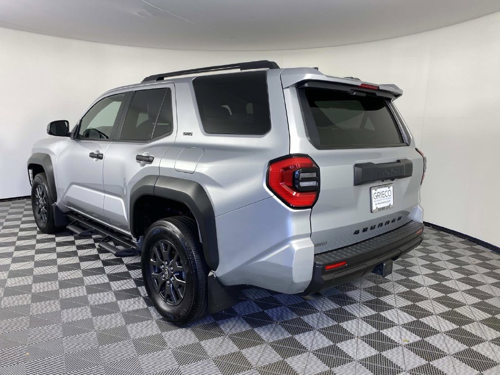 Used 2025 Toyota 4Runner SR5 AWD/4WD image 6