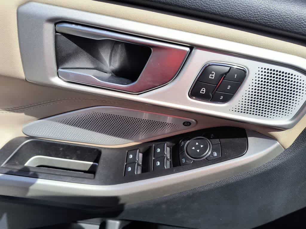 Used 2023 Ford Explorer Limited w/ Limited Technology Package AWD/4WD image 13