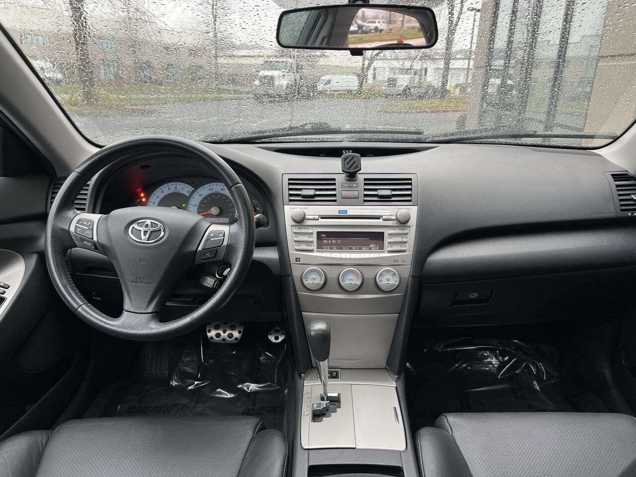 Used 2011 Toyota Camry SE w/ Sport Leather Pkg FWD image 13