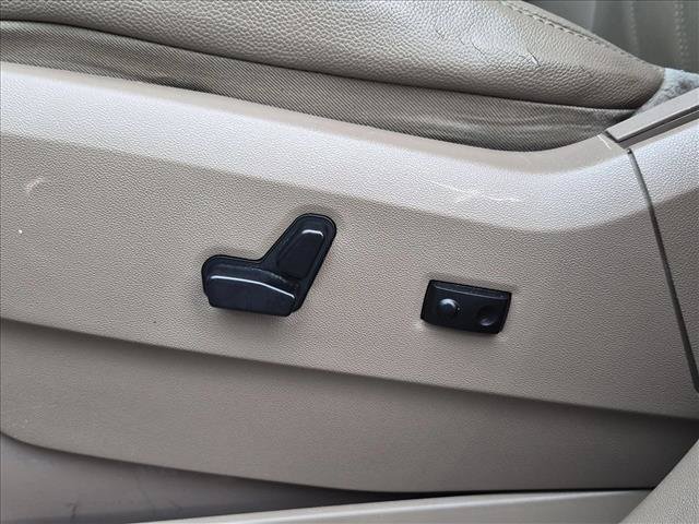 Used 2015 Chrysler Town & Country Touring FWD image 27