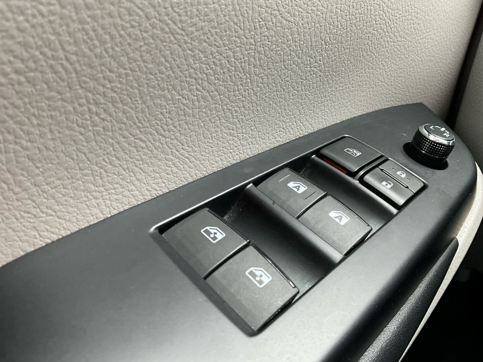 Used 2015 Toyota Highlander XLE FWD image 19