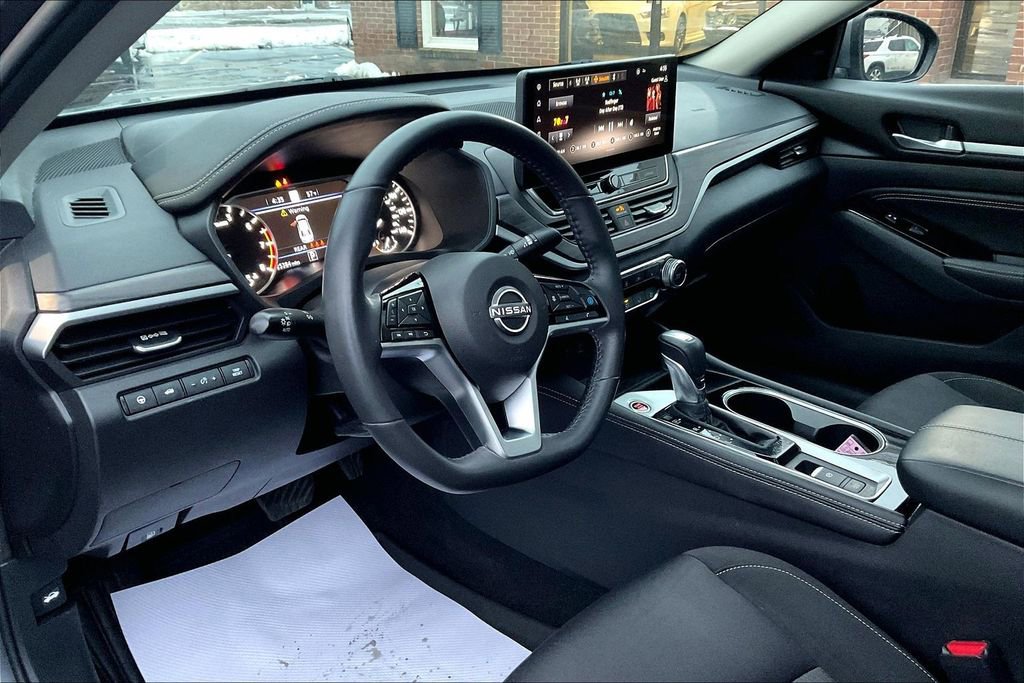 Used 2023 Nissan Altima 2.5 SV w/ SV Premium Package image 13