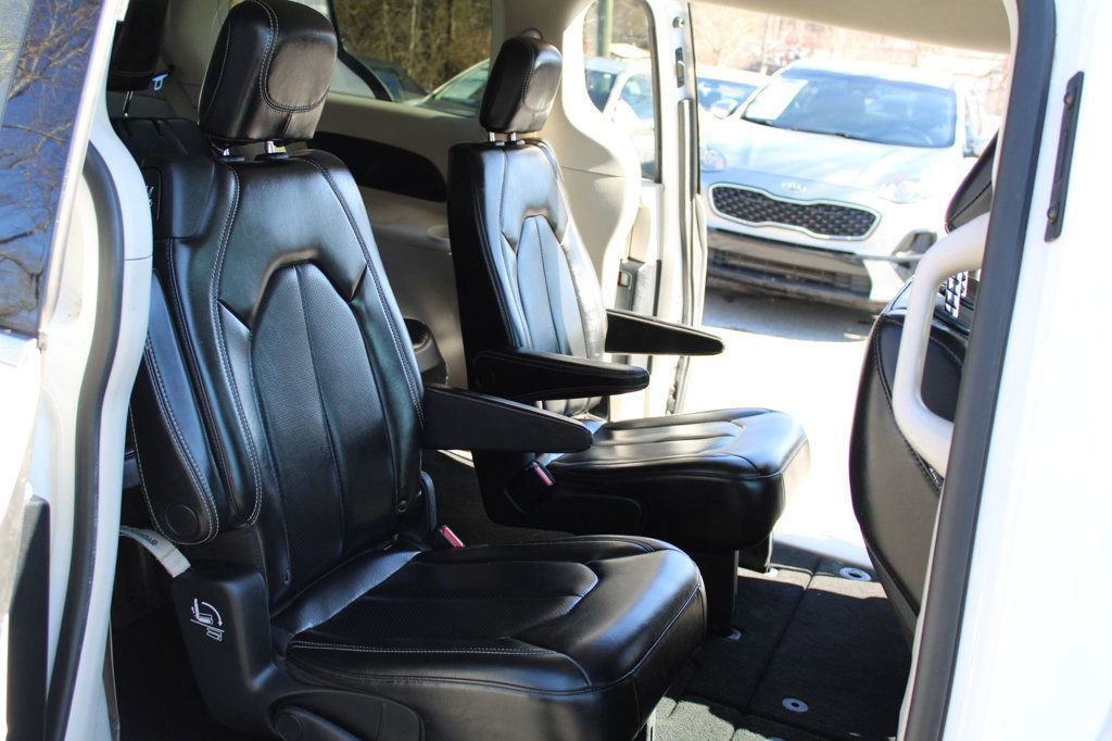 Used 2020 Chrysler Voyager Lxi image 15